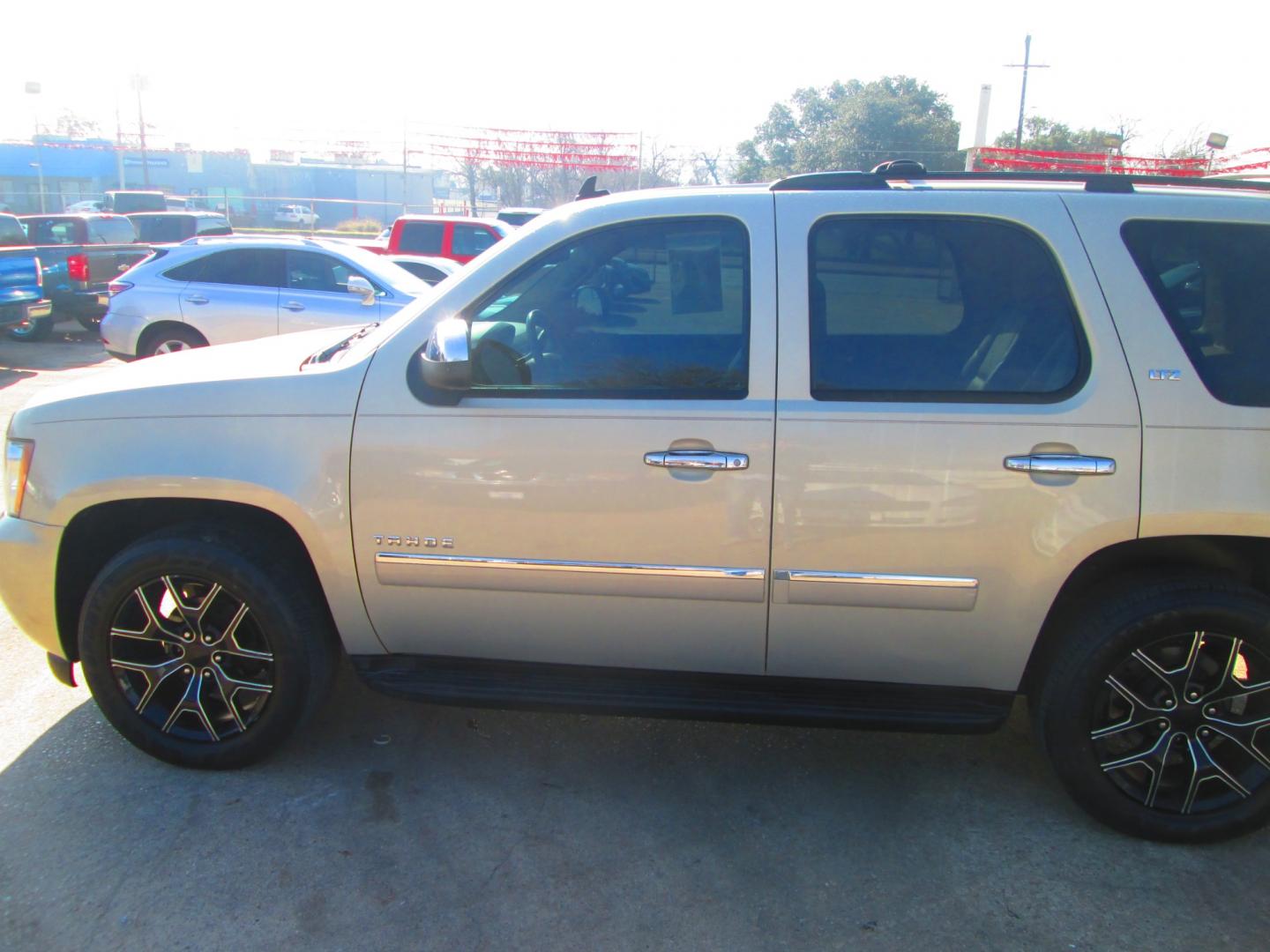 2012 GOLD Chevrolet Tahoe (1GNSCCE07CR) , located at 1815 NE 28th St., Fort Worth, TX, 76106, (817) 625-6251, 32.795582, -97.333069 - Photo#9